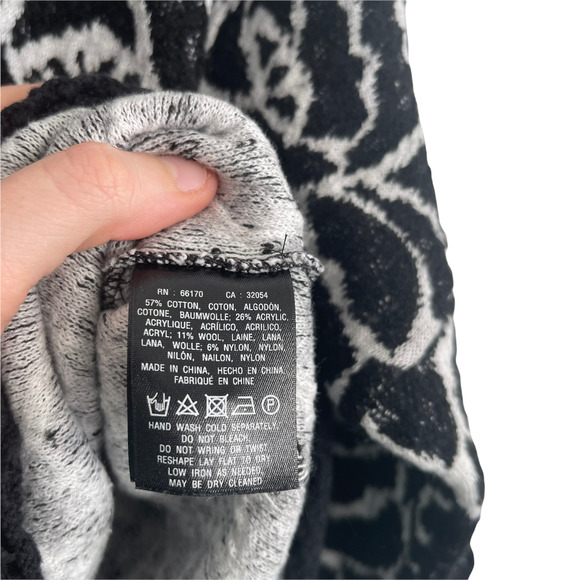 Moth Anthropologie Black White Halfeti Rose Floral Sweater Wool Womens Medium - Picture 6 of 7